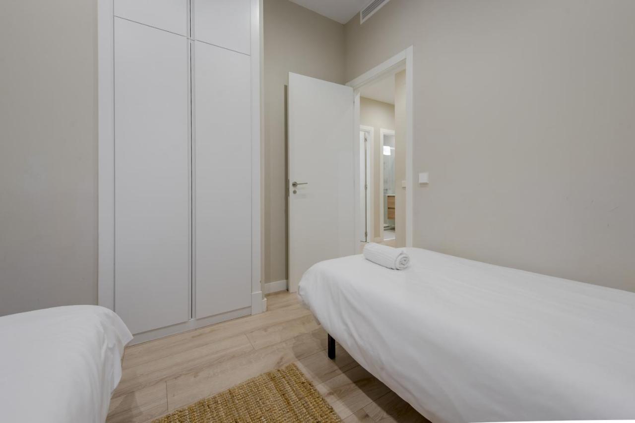 Acogedor Apt 3 Habitaciones Y Terraza En El Centro มาดริด ภายนอก รูปภาพ
